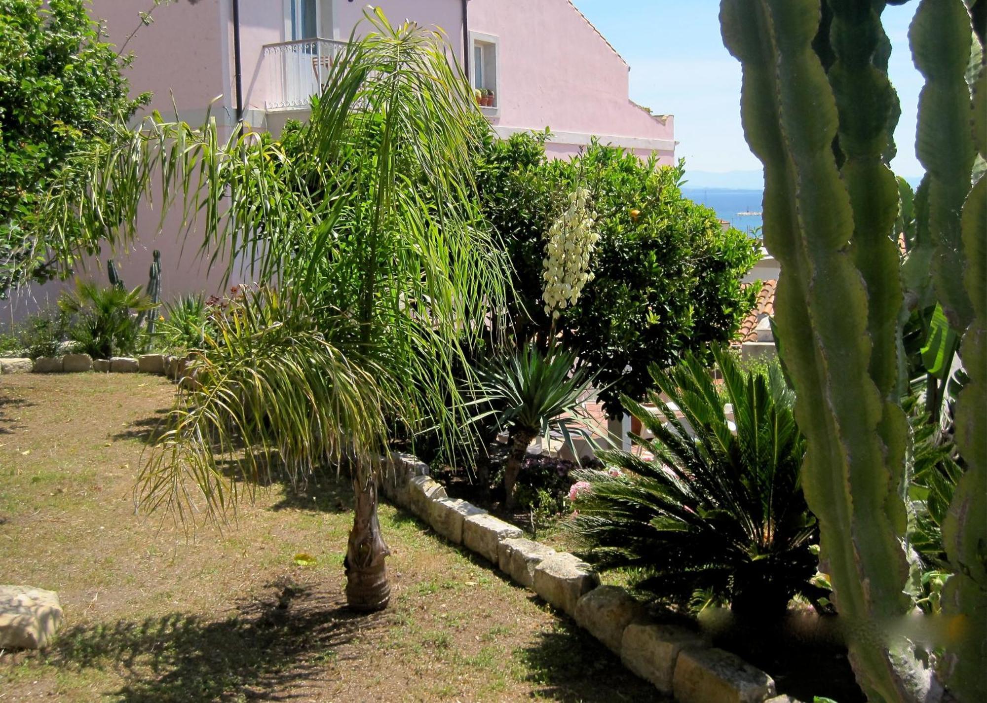 Hotel Villa Pimpina Carloforte  Exterior photo